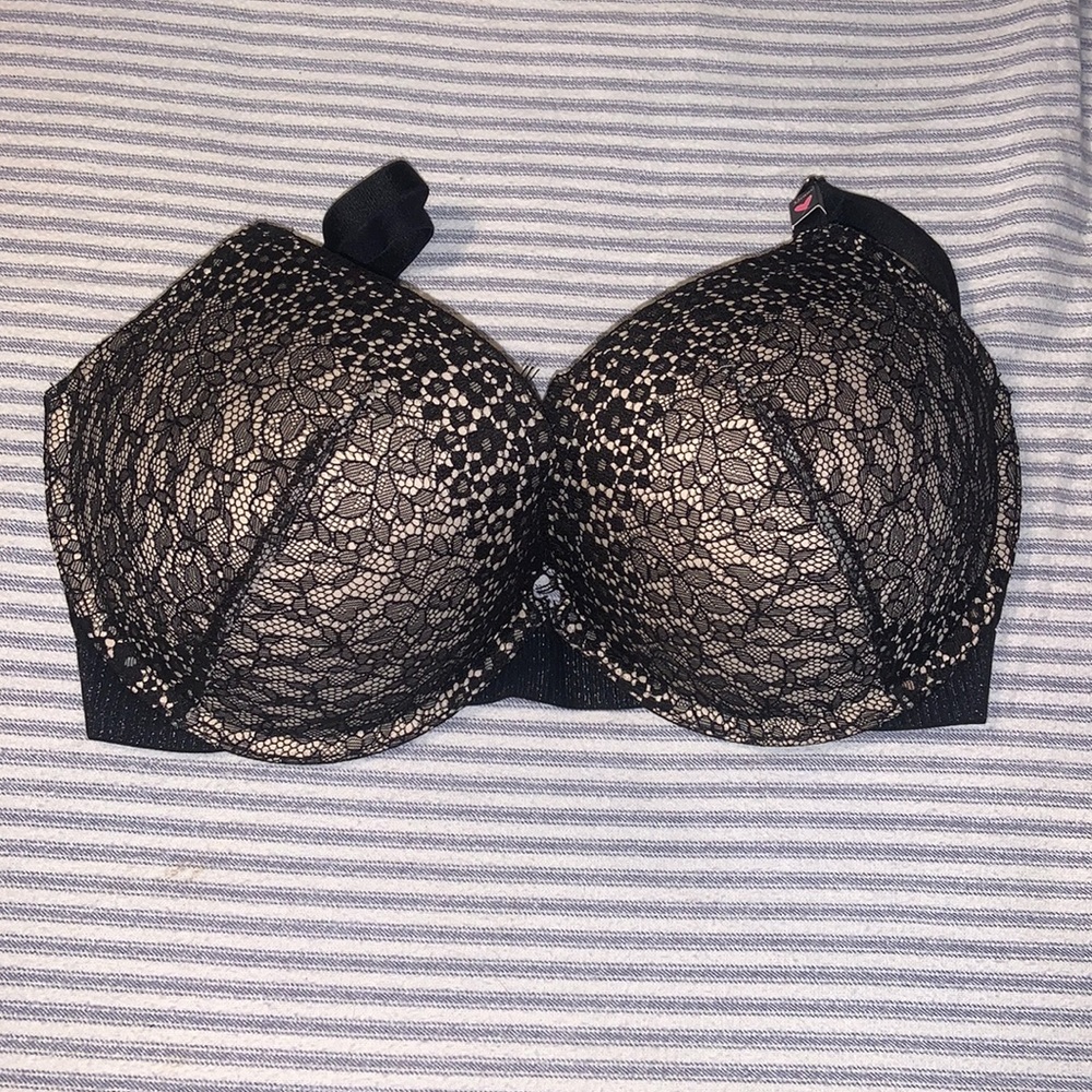Black and nude lace Victoria’s Secret Very Sexy push up bra, 32DDD